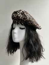 Load image into Gallery viewer, Leopard Print Vintage Beret