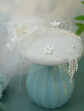 Load image into Gallery viewer, White Handmade Flowers Satin Birdcage Veil Wedding Vintage Hat with Pearls