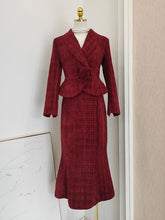 Load image into Gallery viewer, 2PS Red Rose New Look Coat With Fishtail Skirt