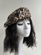 Load image into Gallery viewer, Leopard Print Vintage Beret