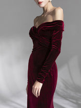 Load image into Gallery viewer, Burgundy Pleated Velvet One-shoulder Retro Fishtail Dress