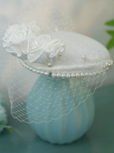 Load image into Gallery viewer, White Retro Handmade Flowers Satin Birdcage Veil Wedding Hat with Pearls