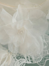 Load image into Gallery viewer, Romantic Dreamy White Flower Light Mesh Brim Wedding 1950S Hat