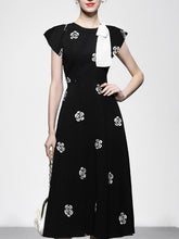 Load image into Gallery viewer, Black Bow Collar Embroidered Rose 1950S Vintage Dress