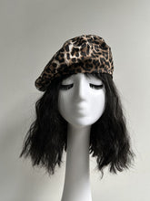 Load image into Gallery viewer, Leopard Print Vintage Beret