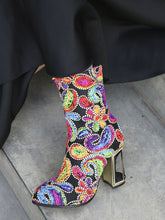 Load image into Gallery viewer, 10CM Luxury Embroidered Chunky High Heel Platform Bootie Vintage Shoes