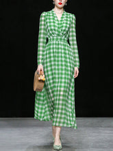 Load image into Gallery viewer, Vintage Green And White V Neck Maxi Dress